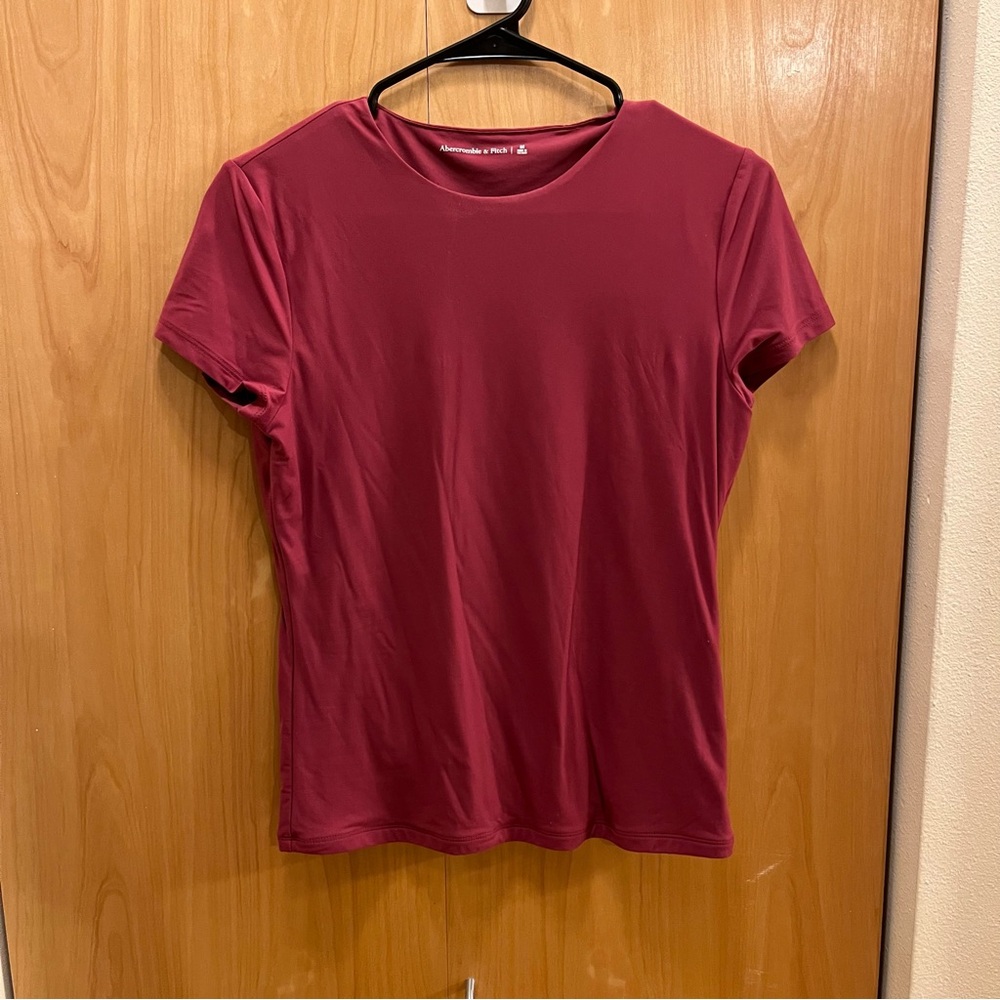 Abercrombie & Fitch Burgundy Short Sleeve Tee